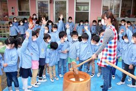 おもちつき　年長組